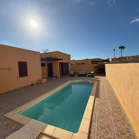Pool Retreat Tamaragua Apartment La Oliva