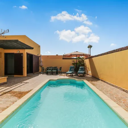 Pool Retreat Tamaragua * La Oliva