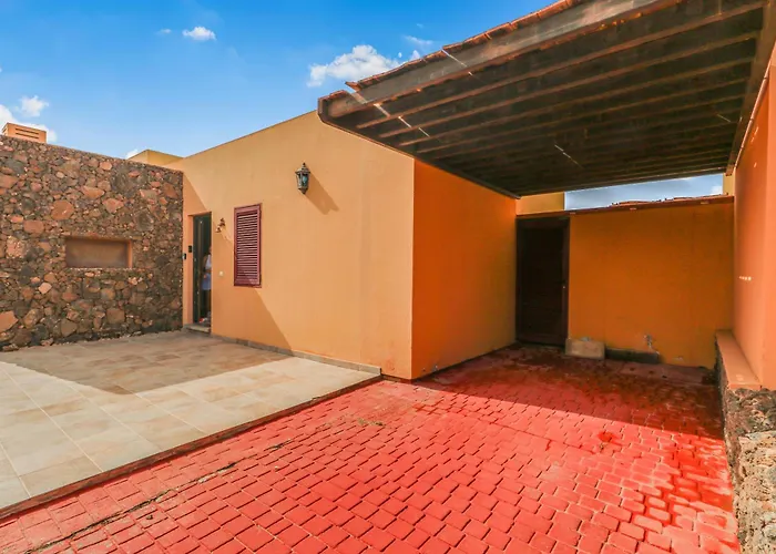 Pool Retreat Tamaragua *